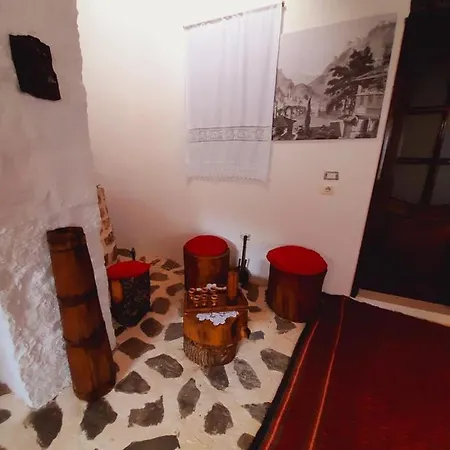 ホステル The Bridge Hostel ベラト