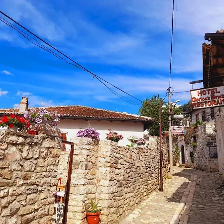 The Bridge Hostel * Berat