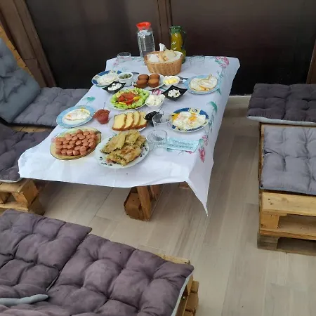 The Bridge Hostel * Berat
