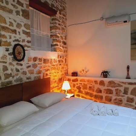 The Bridge Hostel Vandrarhem Berat