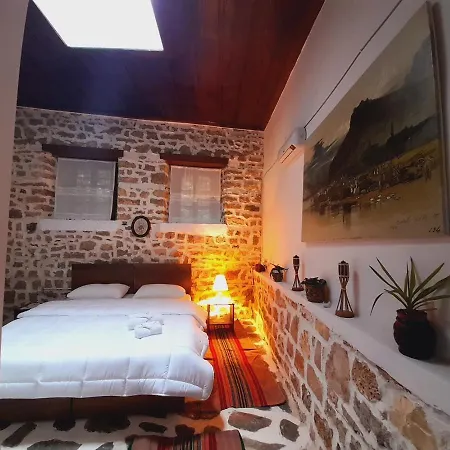Gorica's Bridge Hostel Berat